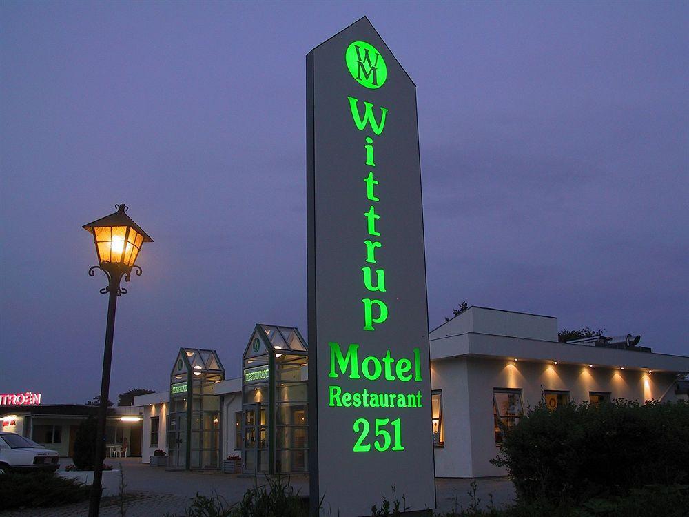 אלברטסלונד Wittrup Motel מראה חיצוני תמונה
